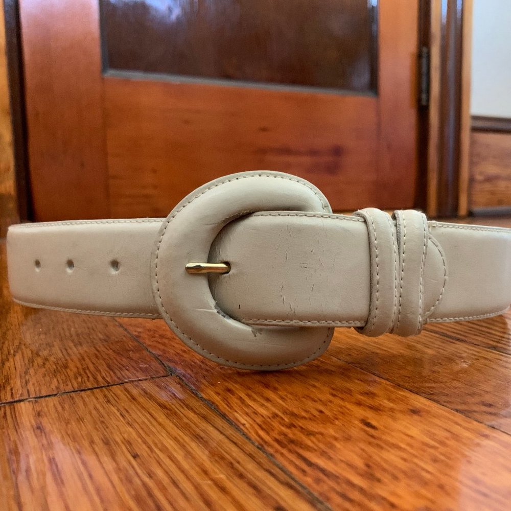 Liz Claiborne Cream Leather Belt with Rounded Buckle